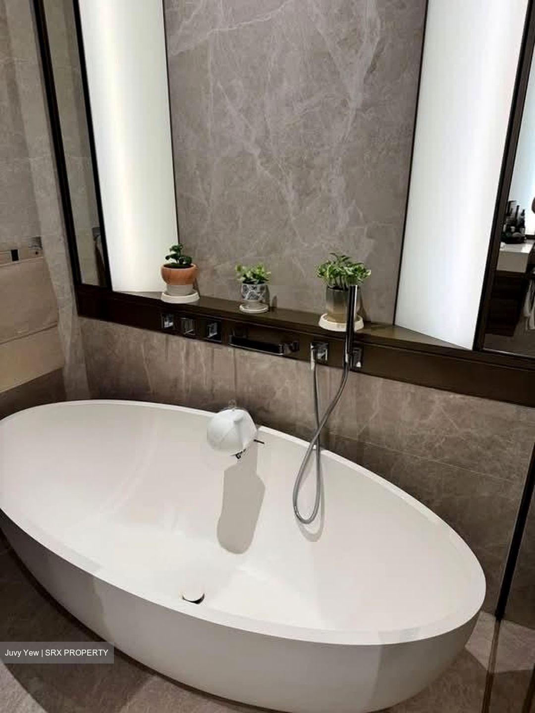 19 Nassim (D10), Apartment #588276571